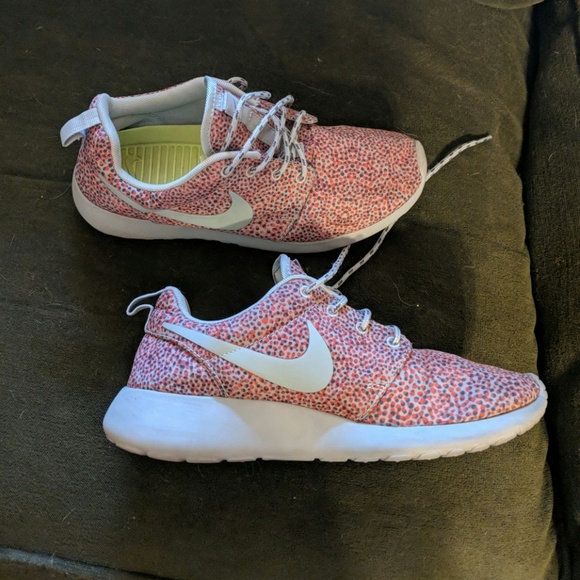 Nike Shoes - 💥price drop💥Womens Nikes